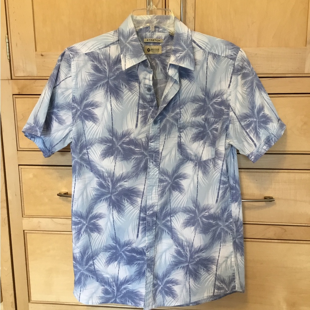 HAGAR Men’s Hawaiian shirtSTRETCH size Medium. Blue,white.98% cotton, 2% spandex